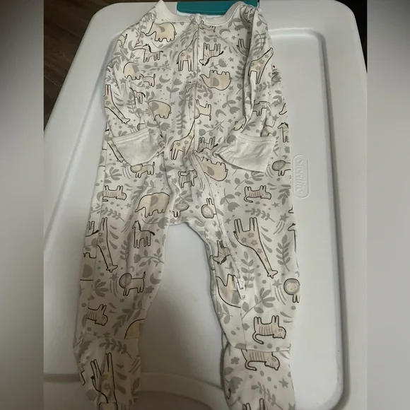 Old Navy Sleepers - Picture 2 of 4